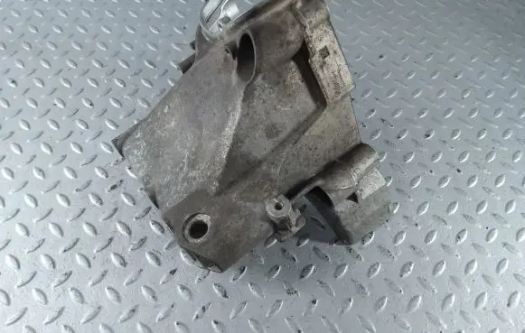 Skoda Fabia Mk4 (6VA) Engine mounting bracket 05C199207 05C199207A
