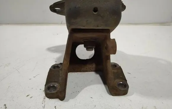 Toyota Hilux (N140, N150, N160, N170) Engine mount bracket 1231567011 1236167020