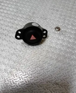 Toyota Prius (XW30) Hazard light switch 15B424
