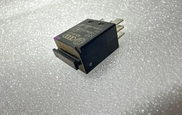 Audi Q7 4L Other relay 8Z0951253