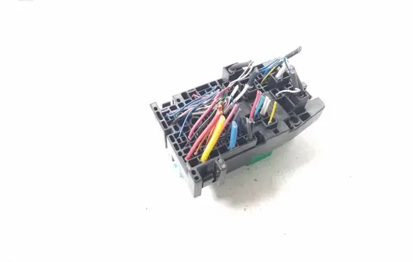 Lexus LS 460 - 600H Relay mounting block 9098702025 9098702027
