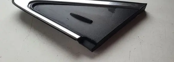 Toyota Avensis T270 Front door glass trim molding