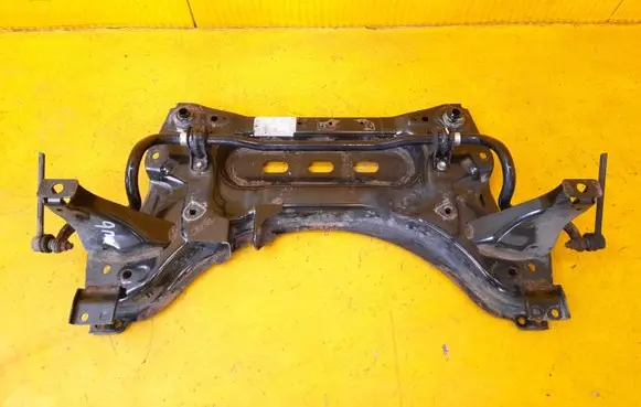 Nissan Qashqai Front axle beam 