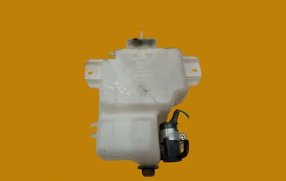 Mitsubishi Pajero Windshield washer fluid reservoir/tank 060351-507