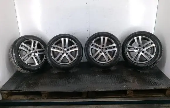 Volkswagen Golf V R16 alloy rim 
