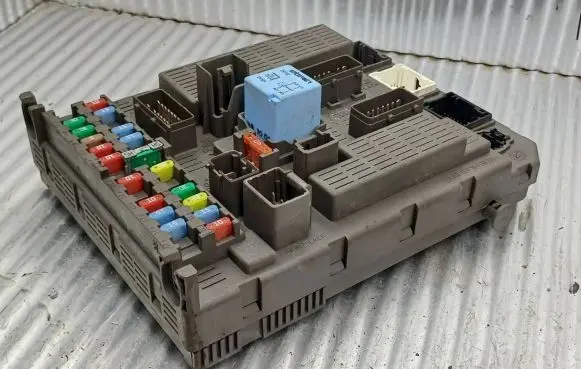 Fiat Ulysse Fuse module 9651938180