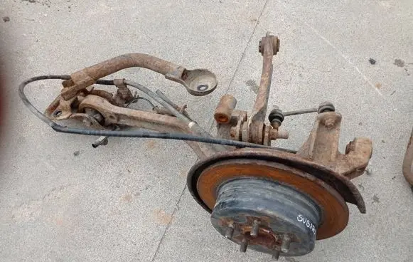 Rear wheel hub