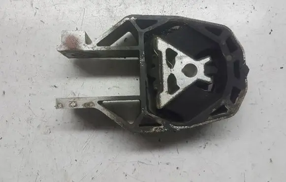 Volvo V40 Engine mount bracket 