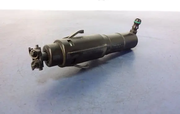 Volkswagen Jetta VI Windshield washer spray nozzle 5K0955978A