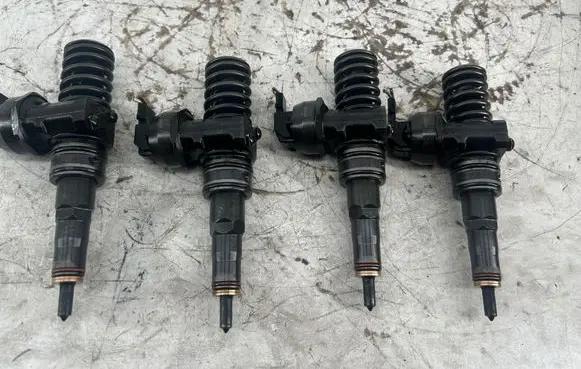 Skoda Superb B6 (3T) Fuel injectors set 0414720215 038130073AG