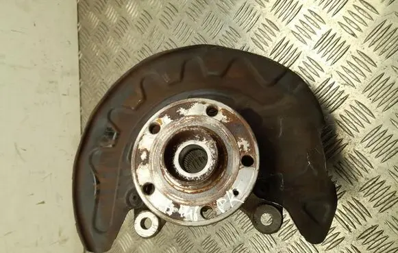 Volkswagen Golf VIII Front wheel hub