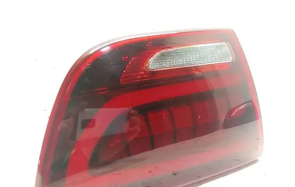 Tailgate rear/tail lights