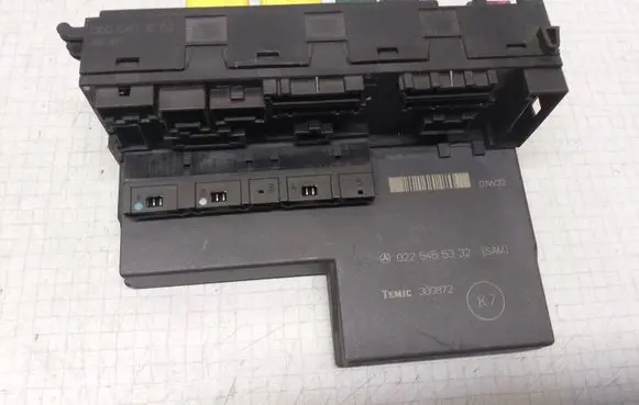 Mercedes-Benz E W210 Fuse module 0225455332 0025420319