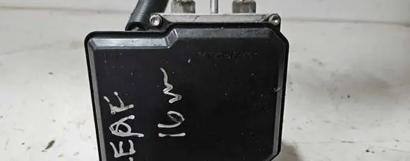 Nissan Leaf I (ZE0) ABS Pump 476604NC0B 6121K043 E61180864