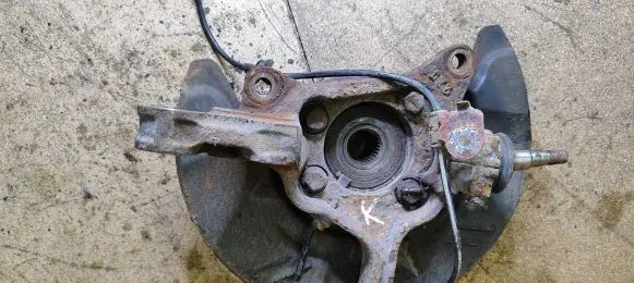 Front wheel hub