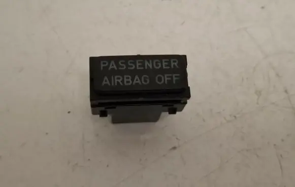 Passenger airbag on/off switch