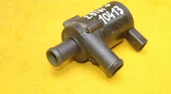 Audi A6 Allroad C5 Water pump 