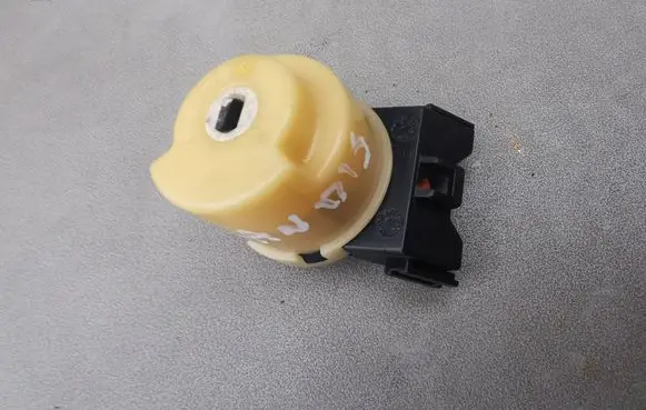 Mitsubishi Grandis Ignition lock contact CA171