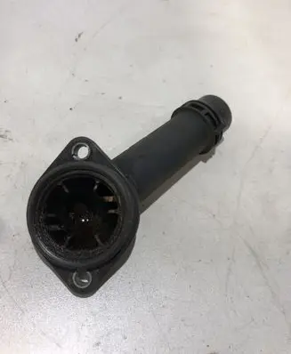 Volkswagen PASSAT B5.5 Engine coolant pipe/hose 038121121B