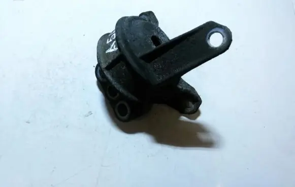 Engine mount bracket