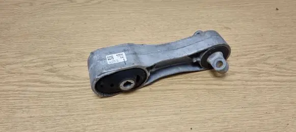 BMW 1 F40 Engine mount bracket 6885786