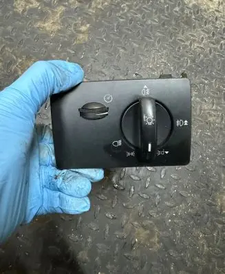 Ford Focus Light switch 7M5T13A024