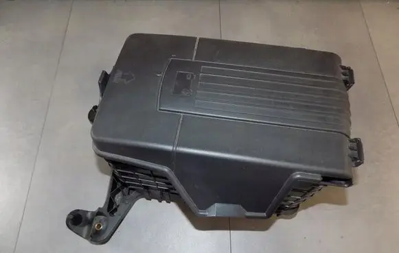 Volkswagen PASSAT CC Battery tray 1K0915333H