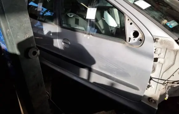 Peugeot 206 Front door