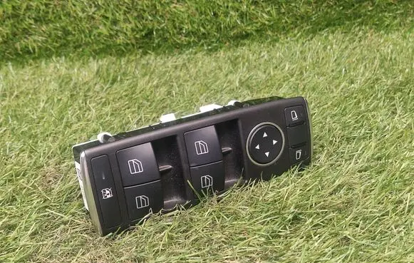 Mercedes-Benz E W212 Electric window control switch A2049055302 10021550