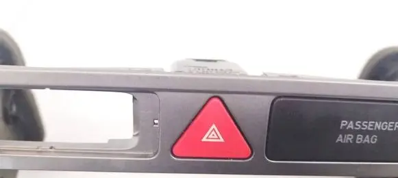 Volkswagen Tiguan Hazard light switch 5M0858069N 5M0858069