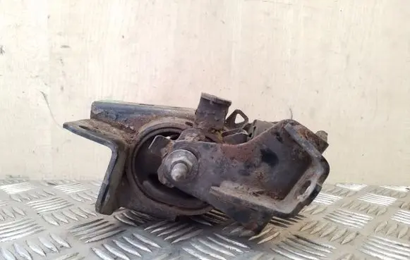 Engine mount bracket