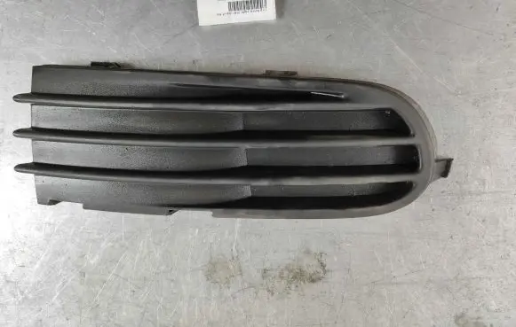 Volvo V50 Front bumper lower grill 30657010