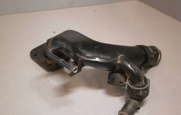 Volkswagen PASSAT B5.5 Engine coolant pipe/hose 07D121481M