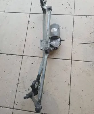 BMW X5 E70 Front wiper linkage and motor 7200536