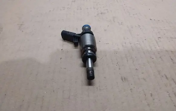 Volkswagen Golf VI Fuel injector 06H906036H 0261500074