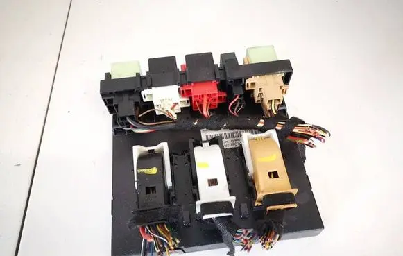 Skoda Octavia Mk2 (1Z) Comfort/convenience module 1k0937084h 5dk009650-09