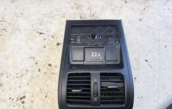 Volkswagen PASSAT B6 Rear air vent grill 3C0863615