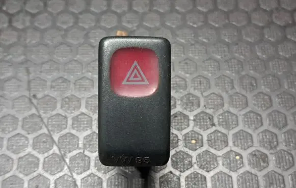 Volkswagen Golf III Hazard light switch 191953235 586149149