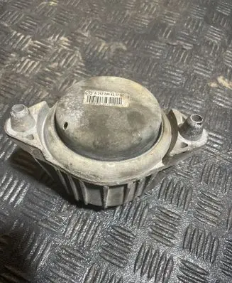 Mercedes-Benz C W204 Engine mount bracket A2122404217