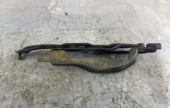 BMW 7 E38 Tailgate/trunk/boot hinge 8125173