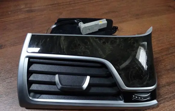 BMW 7 G11 G12 Dash center air vent grill 9299497