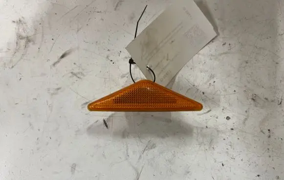 Front fender indicator light