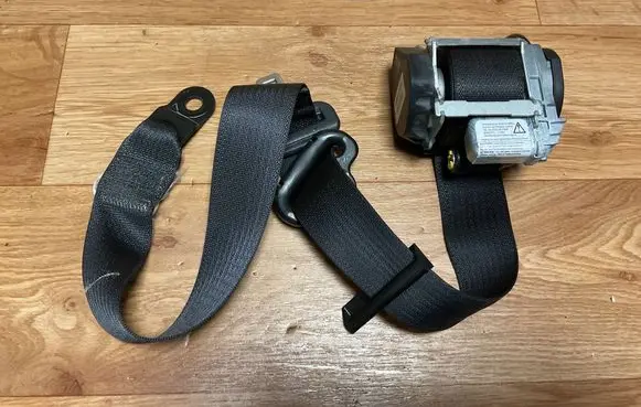 Dodge Journey Front seatbelt 609067700C R4308276AZZ