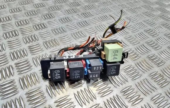 Volkswagen Golf VI Fuse box set 1K1937503A