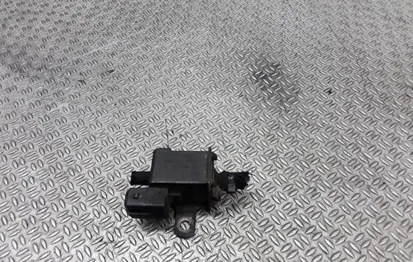 Volkswagen Golf III Turbo solenoid valve 028906283F