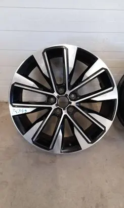 Renault Austral R19 alloy rim 