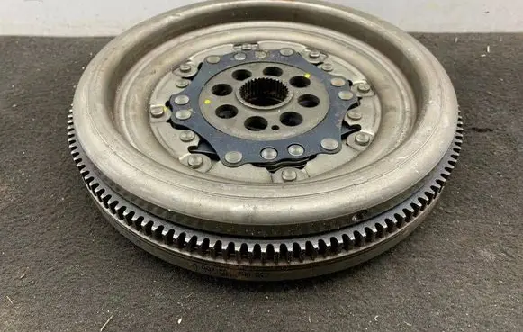 Volkswagen PASSAT CC Dual mass flywheel 06J105266D