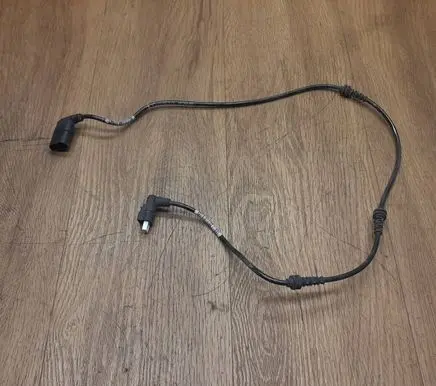 Mercedes-Benz E W213 Front ABS sensor wiring A2135403705