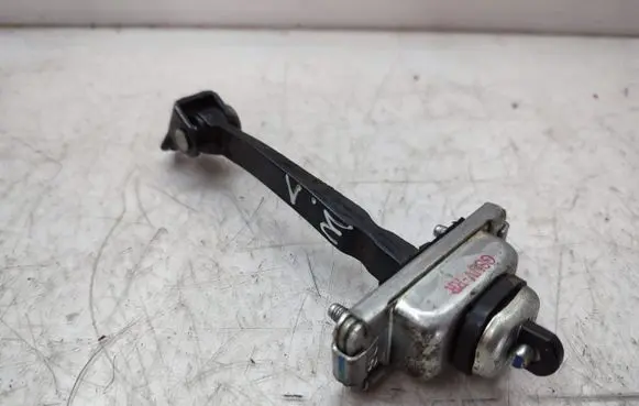 Opel Mokka X Rear door check strap stopper