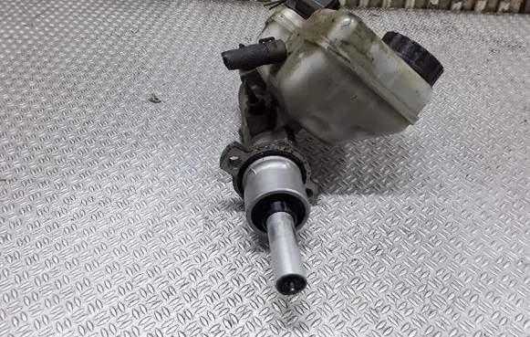 Master brake cylinder